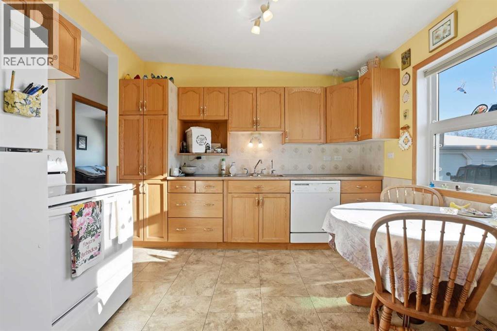 4421 35 Avenue, Red Deer, AB - Indoor Photo Showing Kitchen