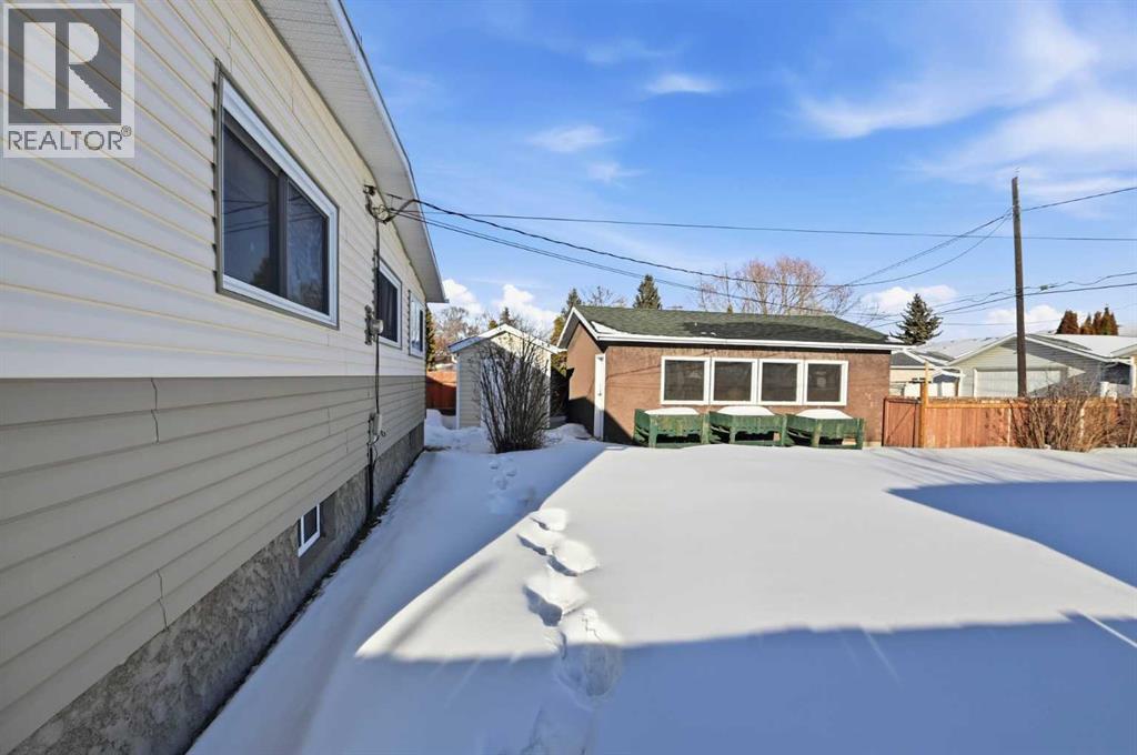 4421 35 Avenue, Red Deer, AB - Outdoor