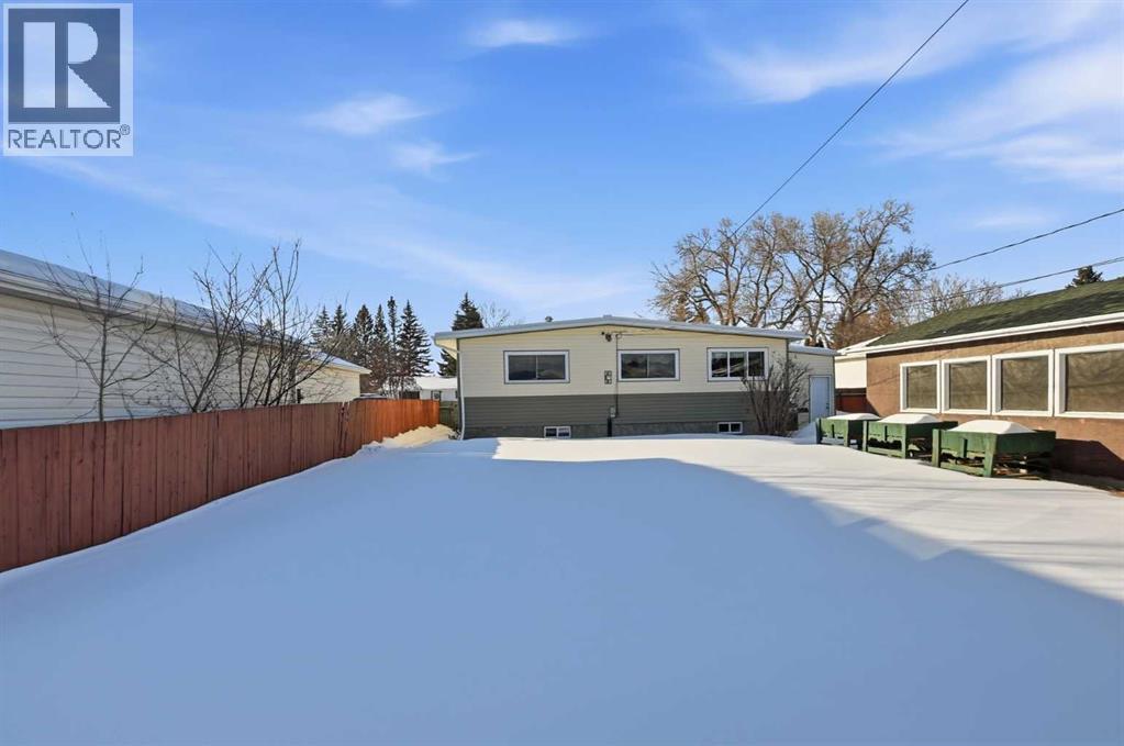 4421 35 Avenue, Red Deer, AB - Outdoor