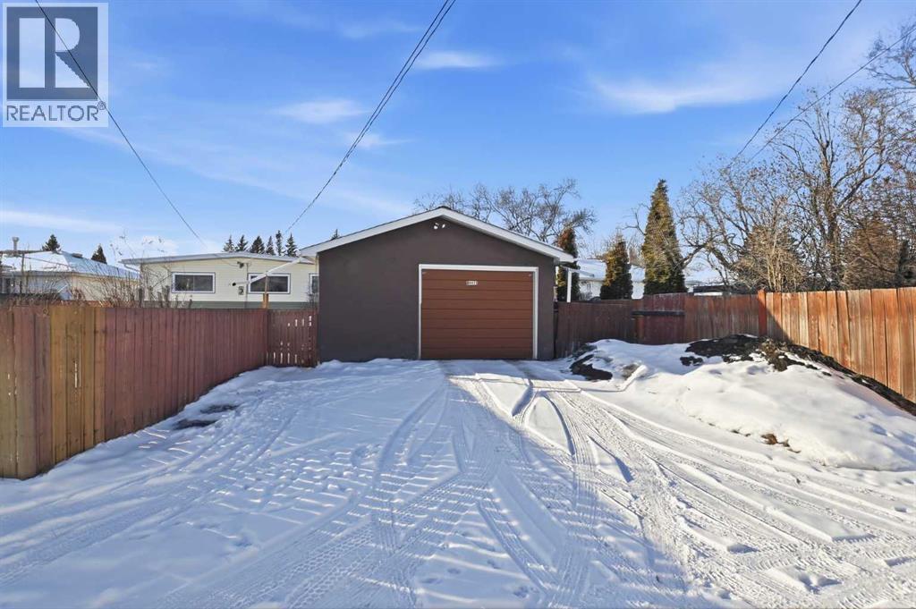 4421 35 Avenue, Red Deer, AB - Outdoor