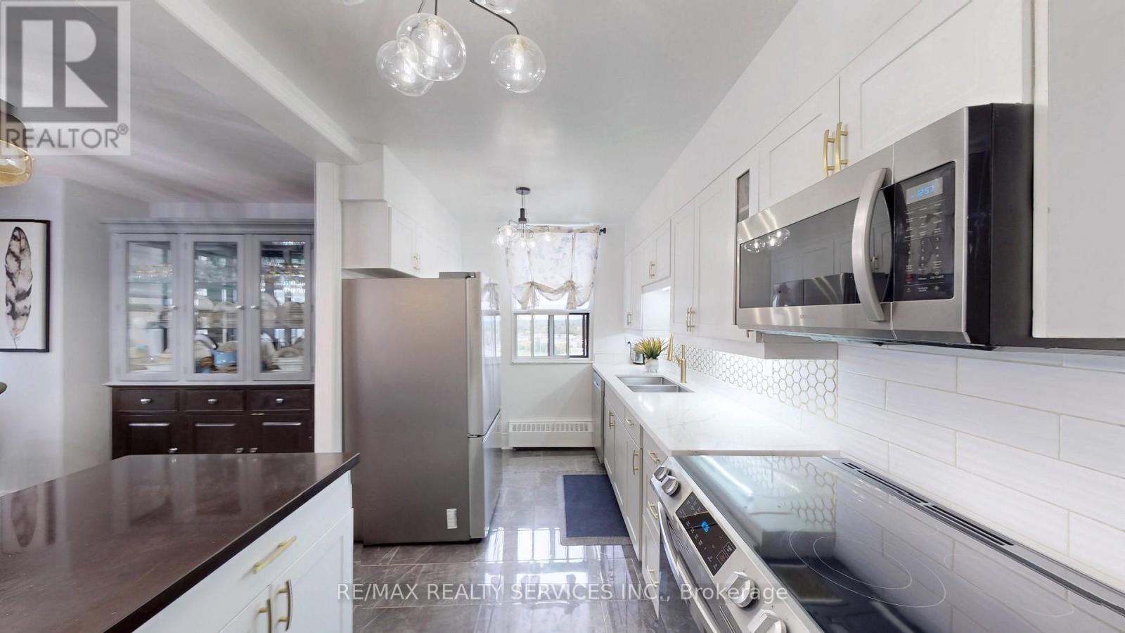 1219 - 551 The West Mall, Toronto, ON - Indoor Photo Showing Kitchen