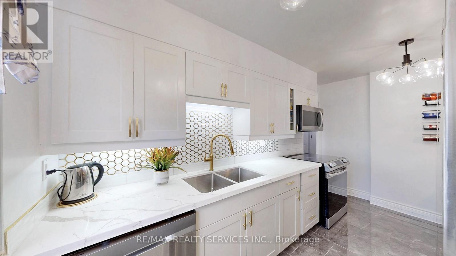 1219 - 551 The West Mall, Toronto, ON - Indoor Photo Showing Kitchen With Double Sink
