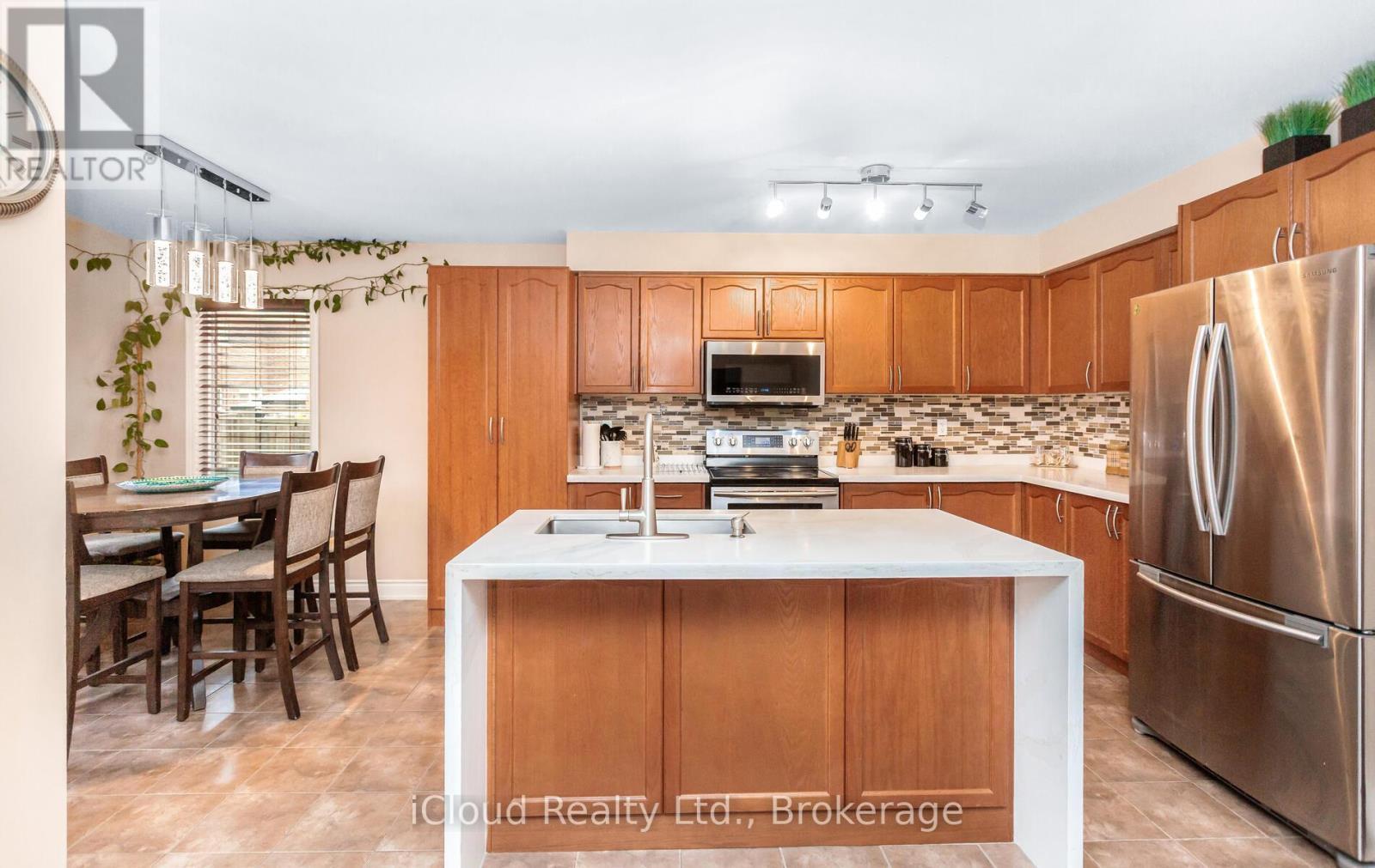 491 Landsborough Avenue, Milton, ON - Indoor Photo Showing Kitchen With Stainless Steel Kitchen