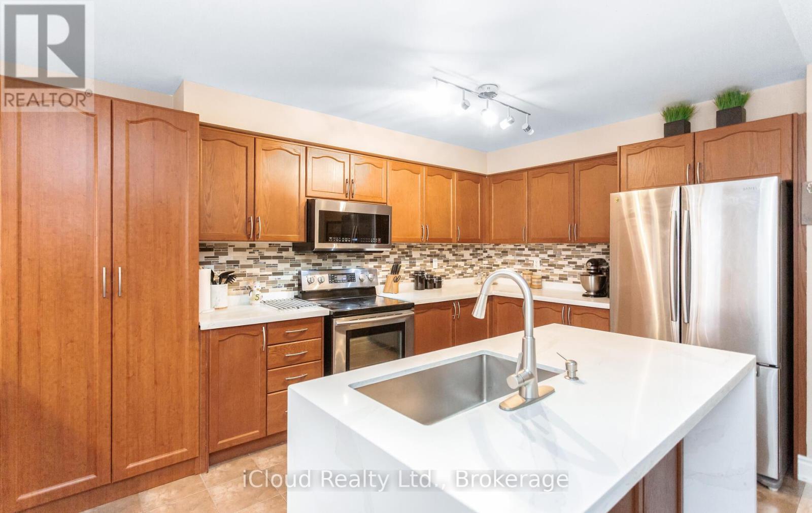 491 Landsborough Avenue, Milton, ON - Indoor Photo Showing Kitchen With Stainless Steel Kitchen With Double Sink With Upgraded Kitchen