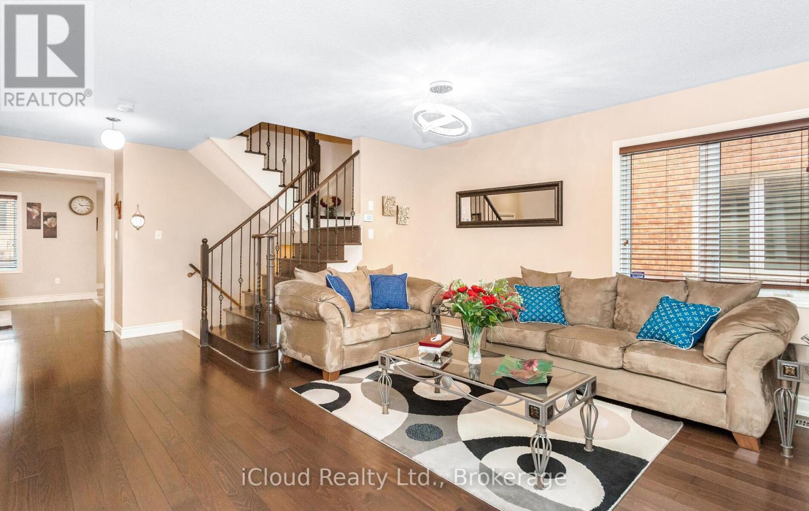 491 Landsborough Avenue, Milton, ON - Indoor Photo Showing Living Room