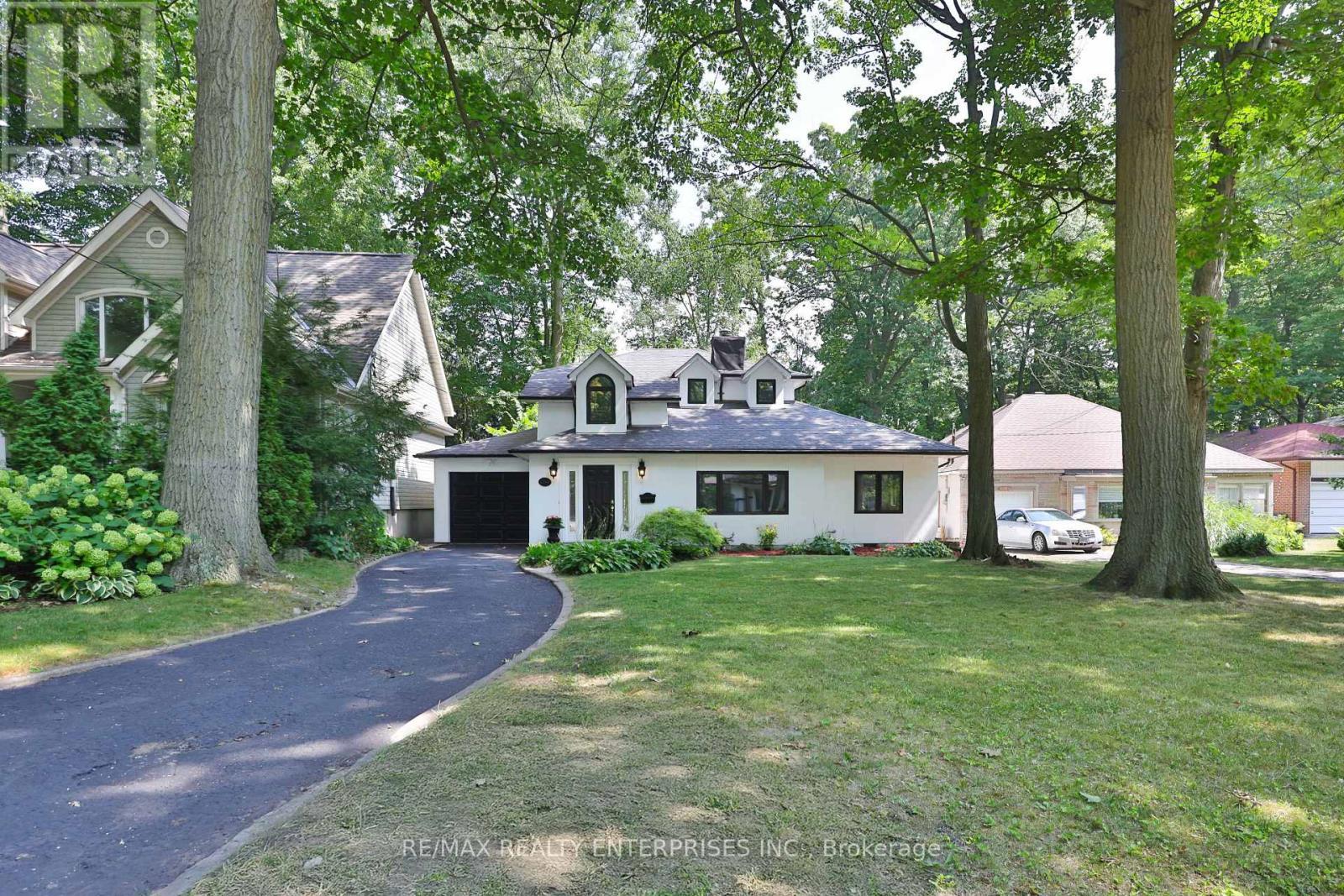 1389 Milton Avenue, Mississauga, ON - Outdoor With Facade