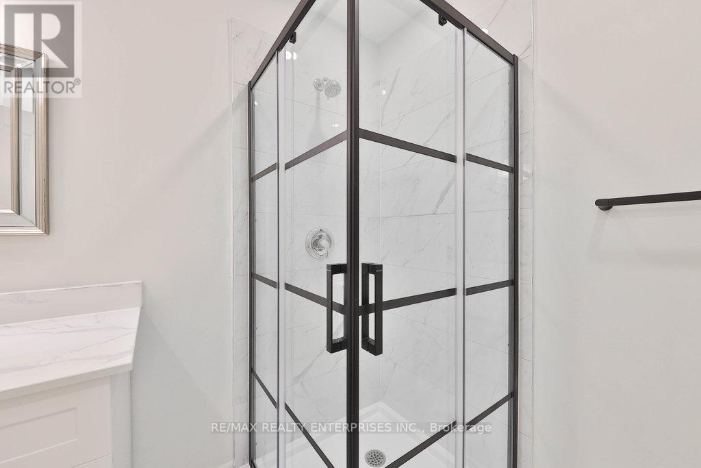 1389 Milton Avenue, Mississauga, ON - Indoor Photo Showing Other Room