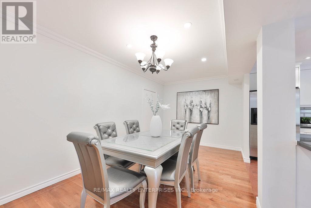 1389 Milton Avenue, Mississauga, ON - Indoor Photo Showing Dining Room