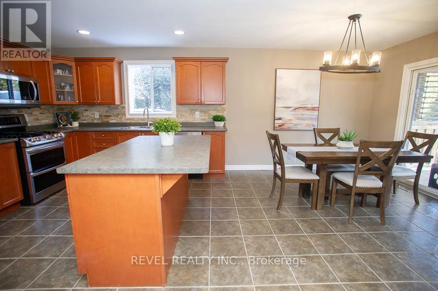 18 Gaal Court, Brantford, ON - Indoor