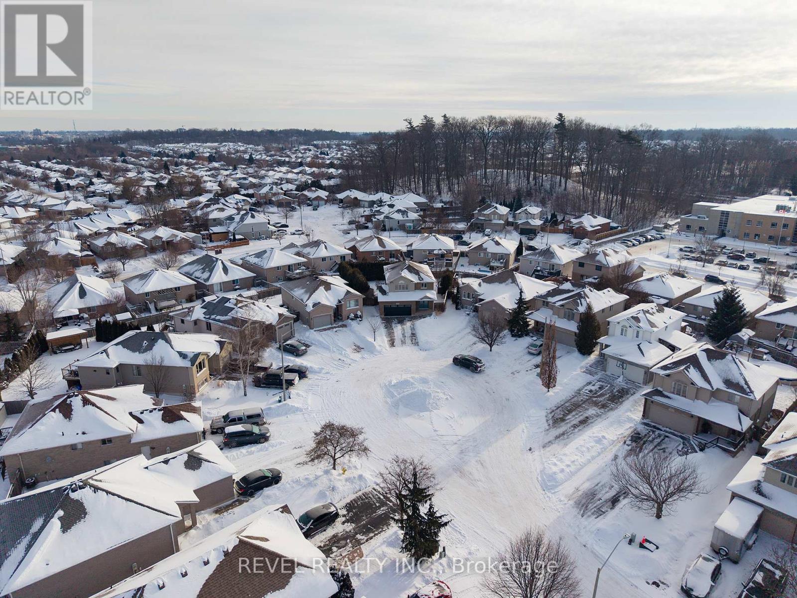 18 Gaal Court, Brantford, ON - Outdoor With View