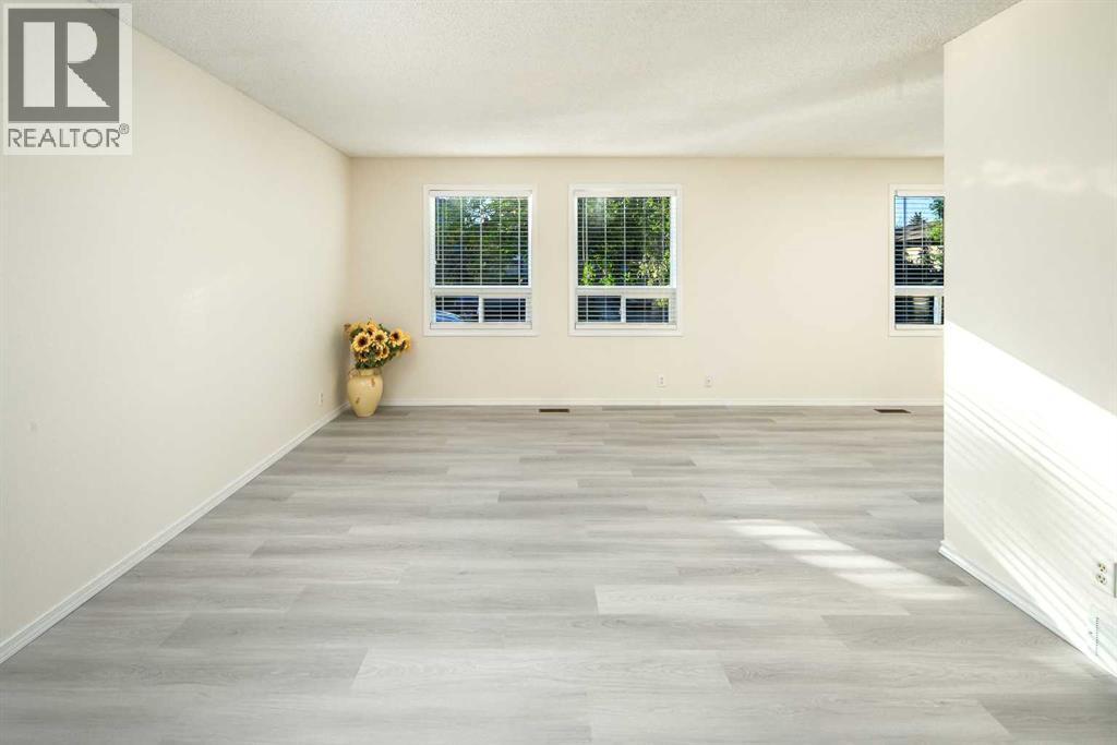 20 Bernard Way Nw, Calgary, AB - Indoor Photo Showing Other Room