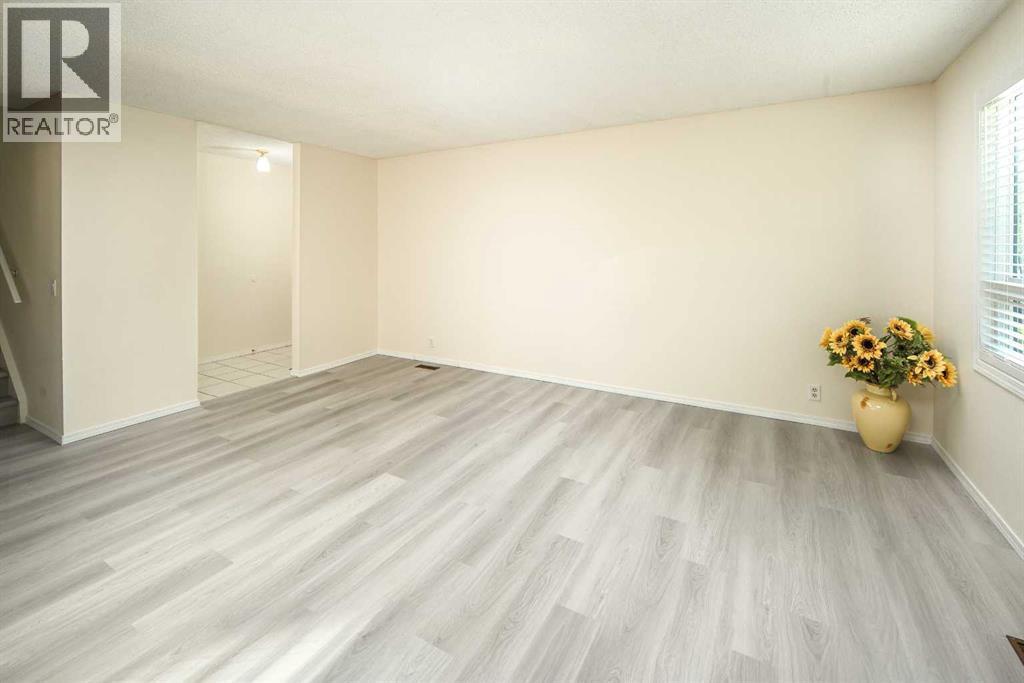 20 Bernard Way Nw, Calgary, AB - Indoor Photo Showing Other Room