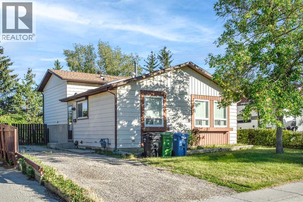 20 Bernard Way Nw, Calgary, AB - Outdoor