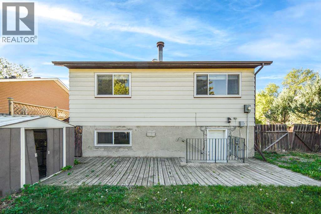 20 Bernard Way Nw, Calgary, AB - Outdoor With Exterior