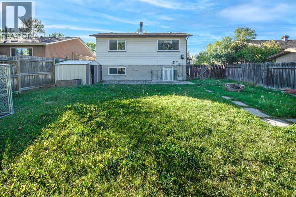 20 Bernard Way Nw, Calgary, AB - Outdoor