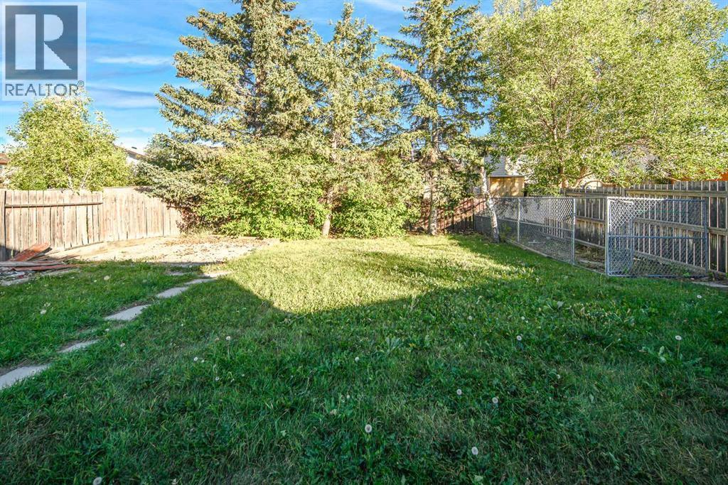 20 Bernard Way Nw, Calgary, AB - Outdoor