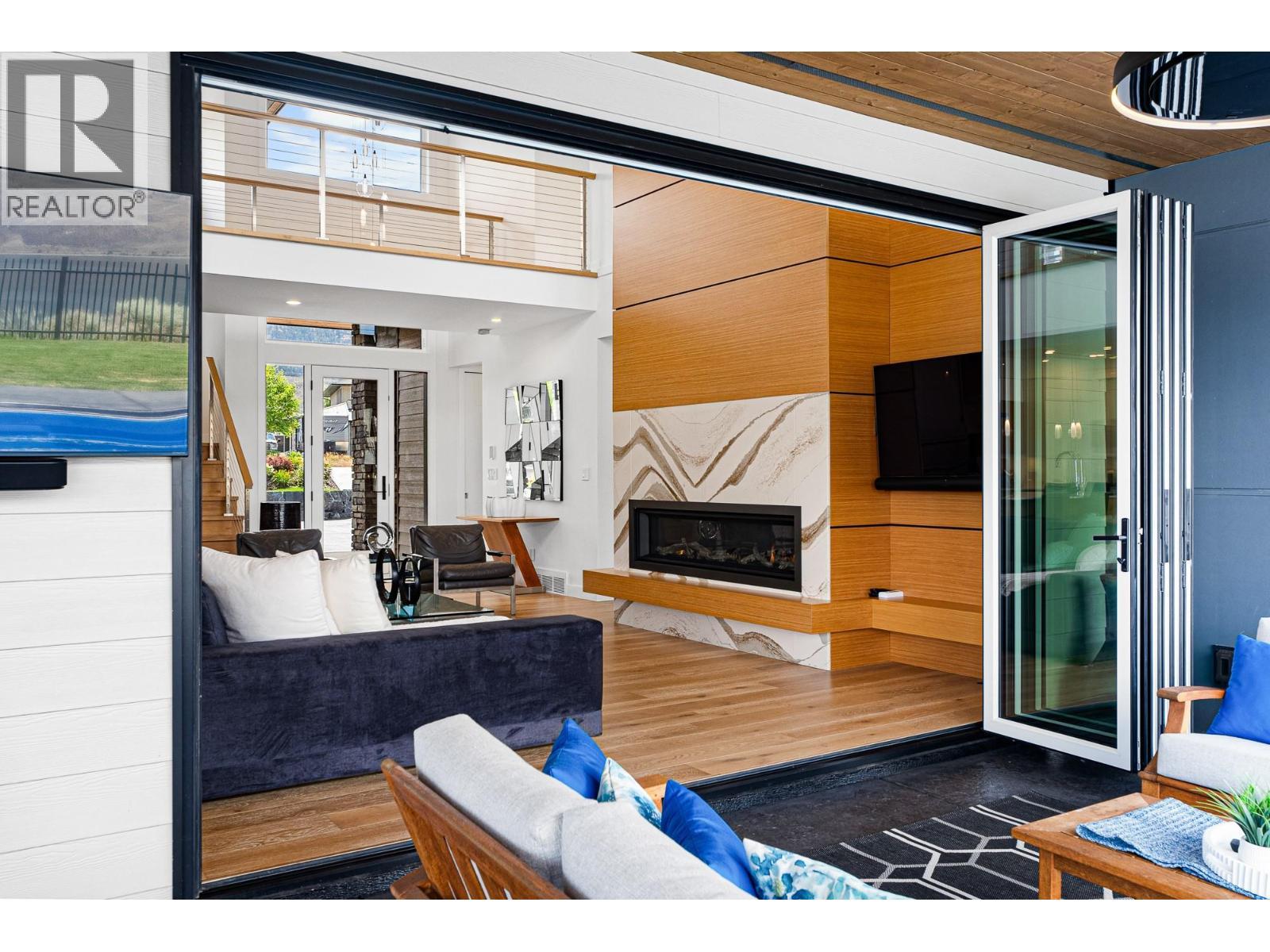 338 Rue Cheval Noir, Kamloops, BC - With Fireplace With Exterior