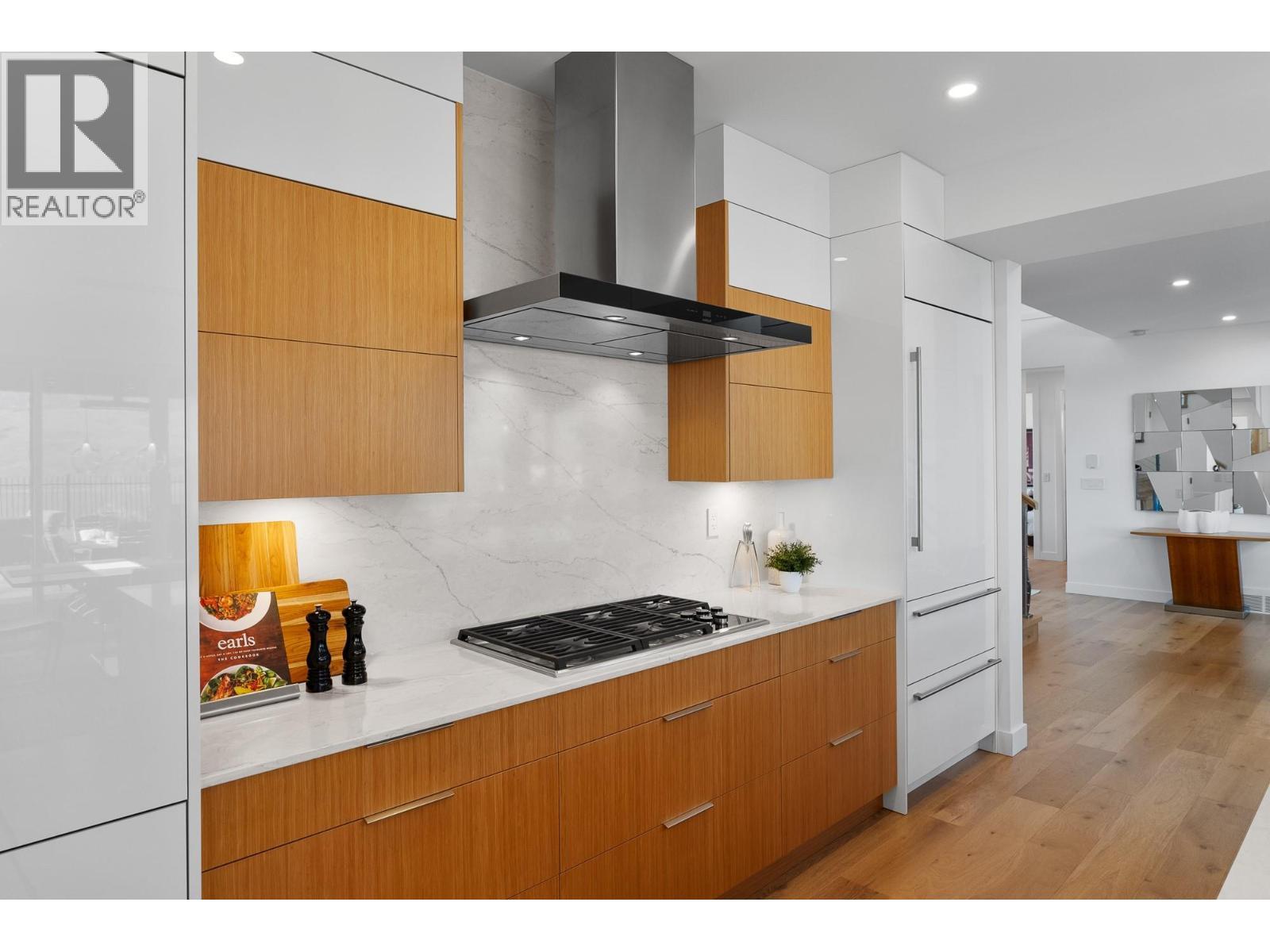338 Rue Cheval Noir, Kamloops, BC - Indoor Photo Showing Kitchen With Upgraded Kitchen
