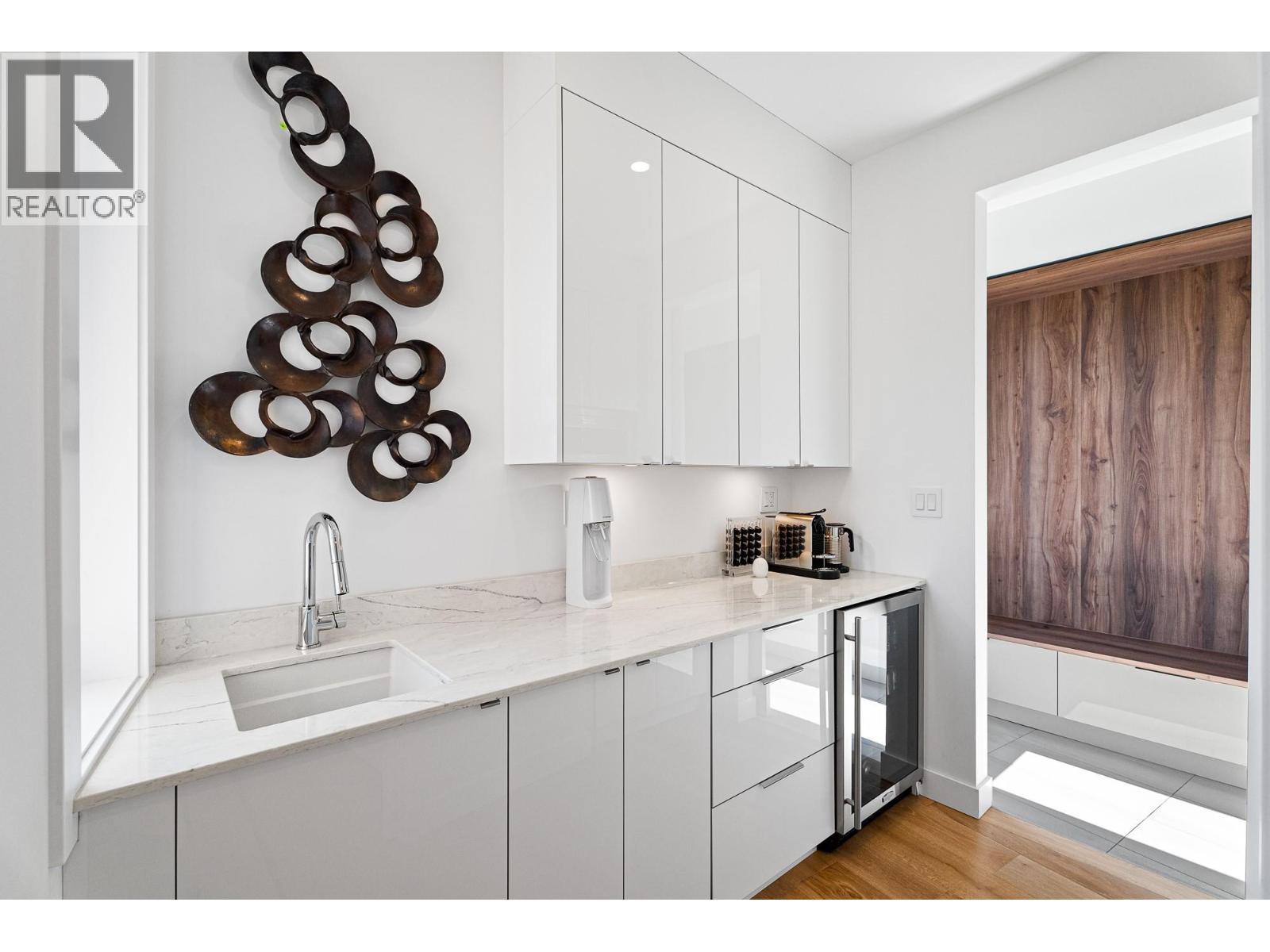338 Rue Cheval Noir, Kamloops, BC - Indoor Photo Showing Kitchen
