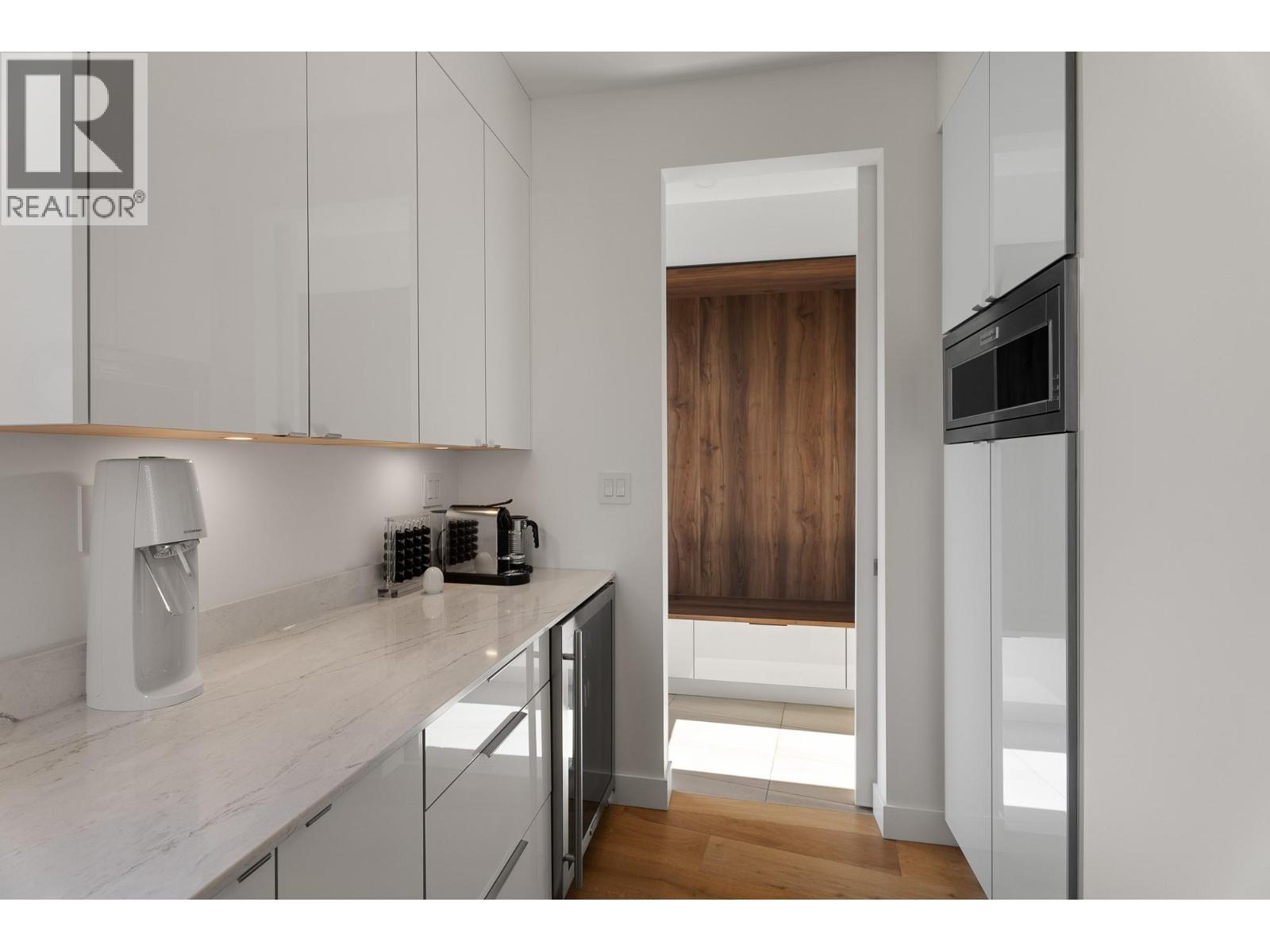 338 Rue Cheval Noir, Kamloops, BC - Indoor Photo Showing Kitchen