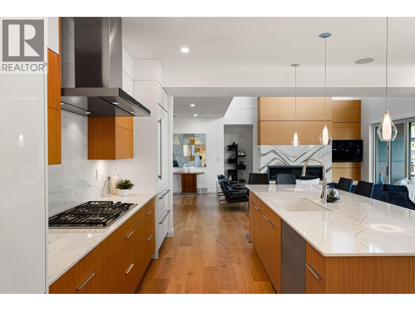 338 Rue Cheval Noir, Kamloops, BC - Indoor Photo Showing Kitchen With Upgraded Kitchen