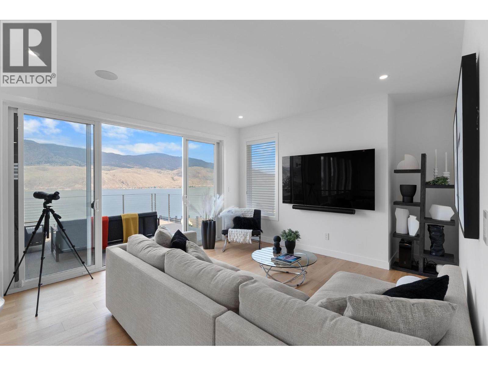338 Rue Cheval Noir, Kamloops, BC - Indoor Photo Showing Living Room