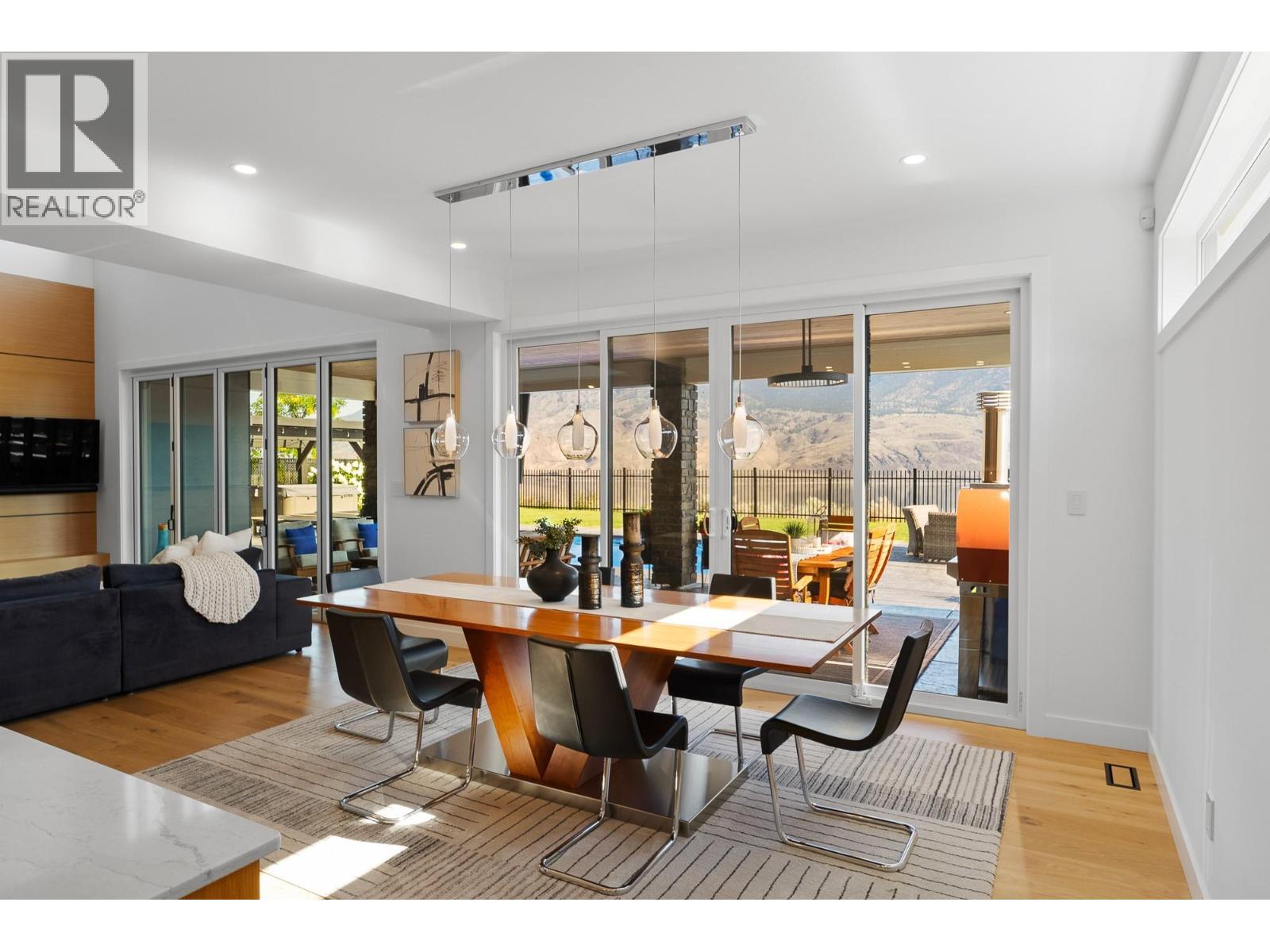 338 Rue Cheval Noir, Kamloops, BC - Indoor Photo Showing Dining Room