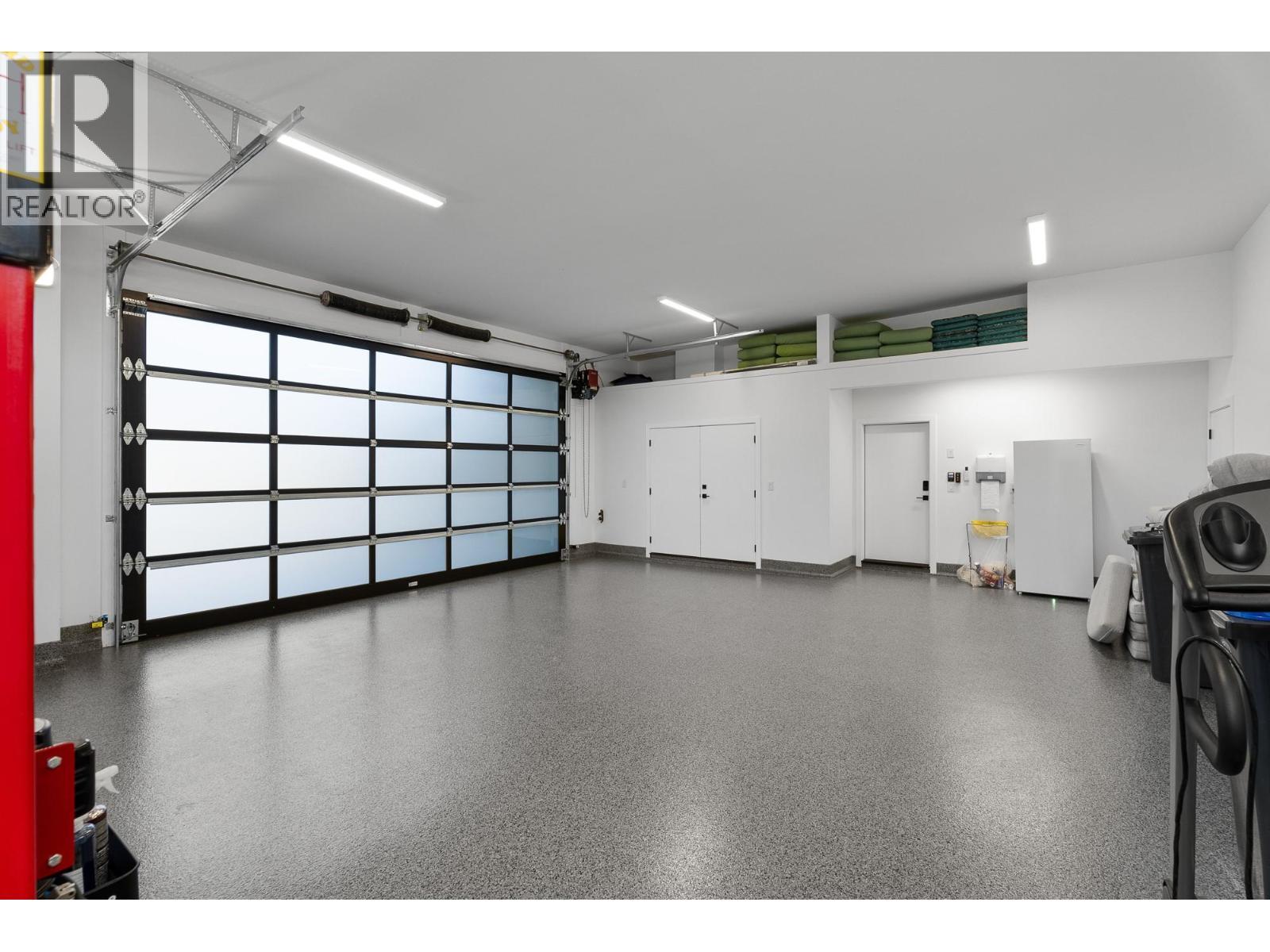 338 Rue Cheval Noir, Kamloops, BC - Indoor Photo Showing Garage