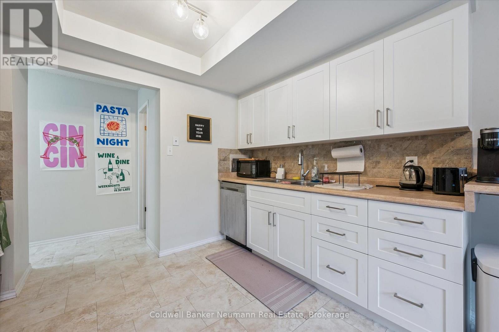 79 Janefield Avenue, Guelph (Dovercliffe Park/Old University), ON - Indoor Photo Showing Kitchen With Double Sink