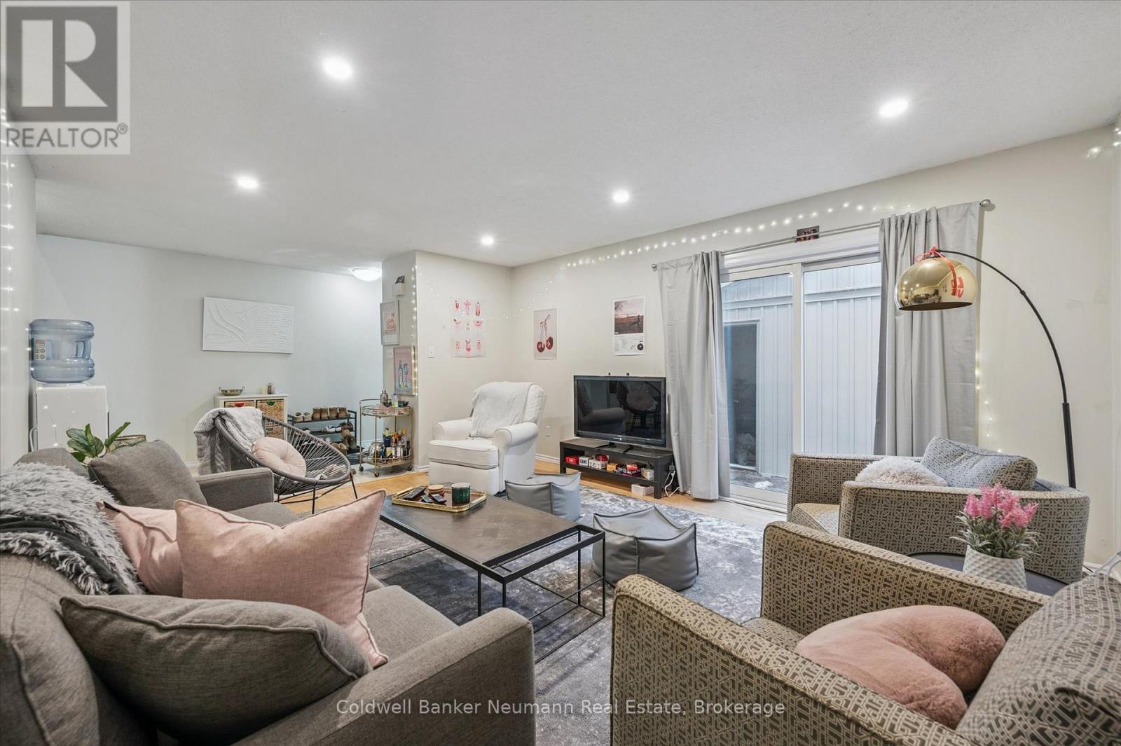 79 Janefield Avenue, Guelph (Dovercliffe Park/Old University), ON - Indoor Photo Showing Living Room