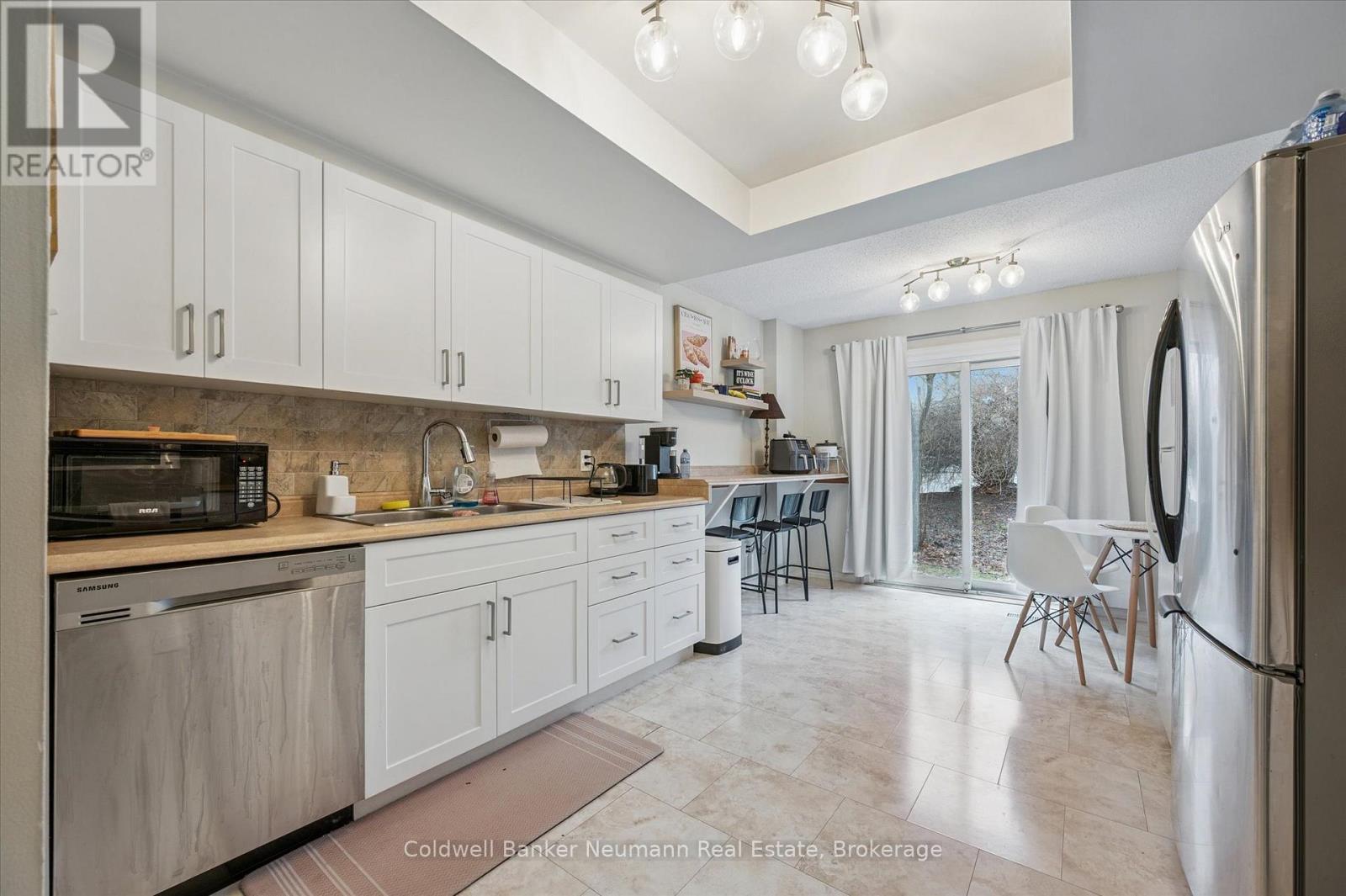 79 Janefield Avenue, Guelph (Dovercliffe Park/Old University), ON - Indoor Photo Showing Kitchen With Double Sink