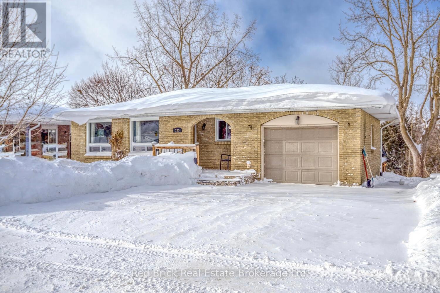 235 Wellington Street, Centre Wellington (Fergus), ON - Outdoor