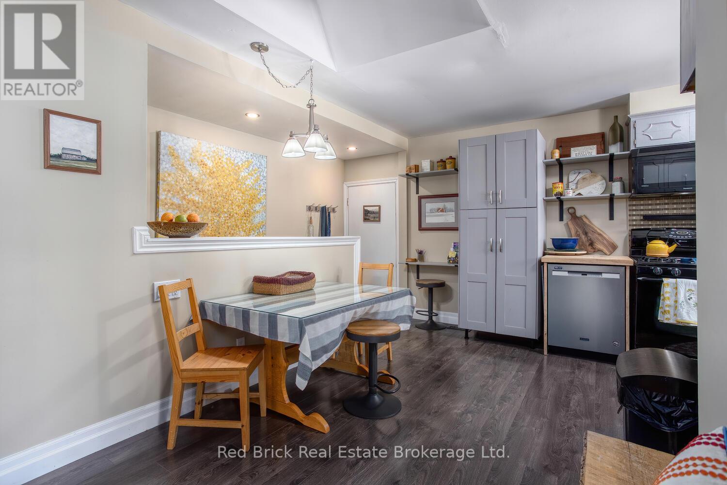 235 Wellington Street, Centre Wellington (Fergus), ON - Indoor Photo Showing Dining Room