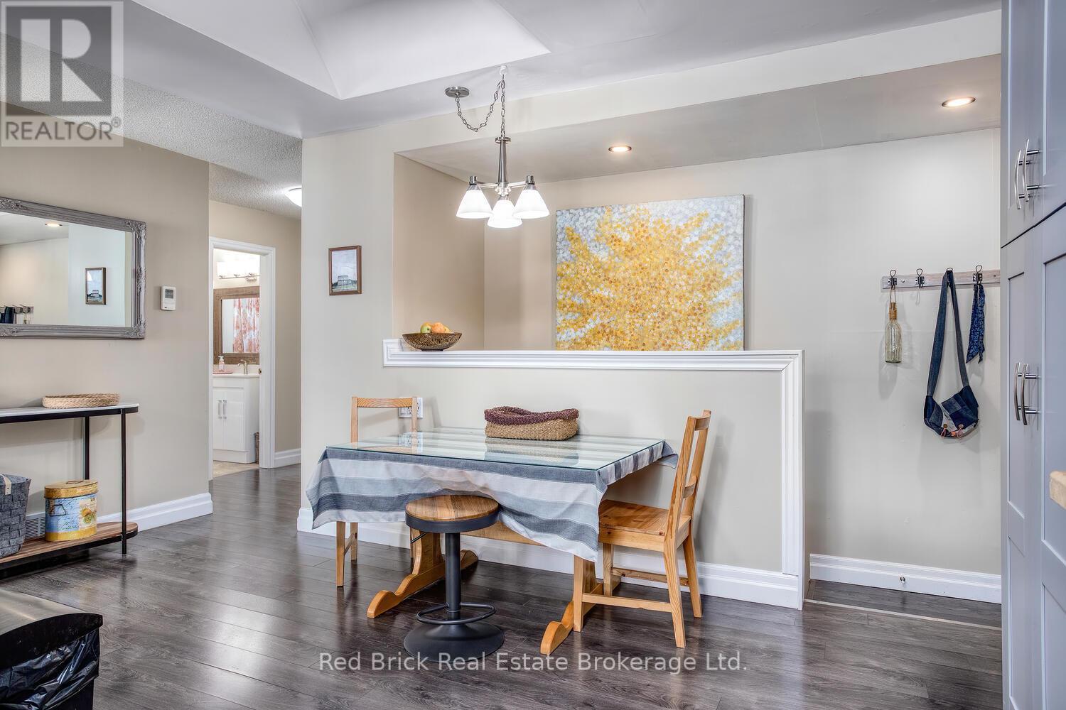 235 Wellington Street, Centre Wellington (Fergus), ON - Indoor Photo Showing Dining Room