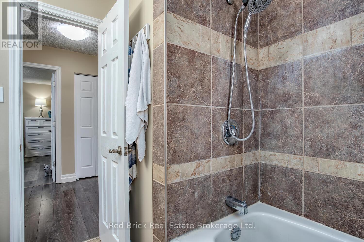235 Wellington Street, Centre Wellington (Fergus), ON - Indoor Photo Showing Bathroom