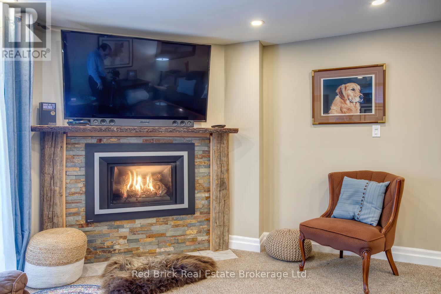235 Wellington Street, Centre Wellington (Fergus), ON - Indoor Photo Showing Living Room With Fireplace