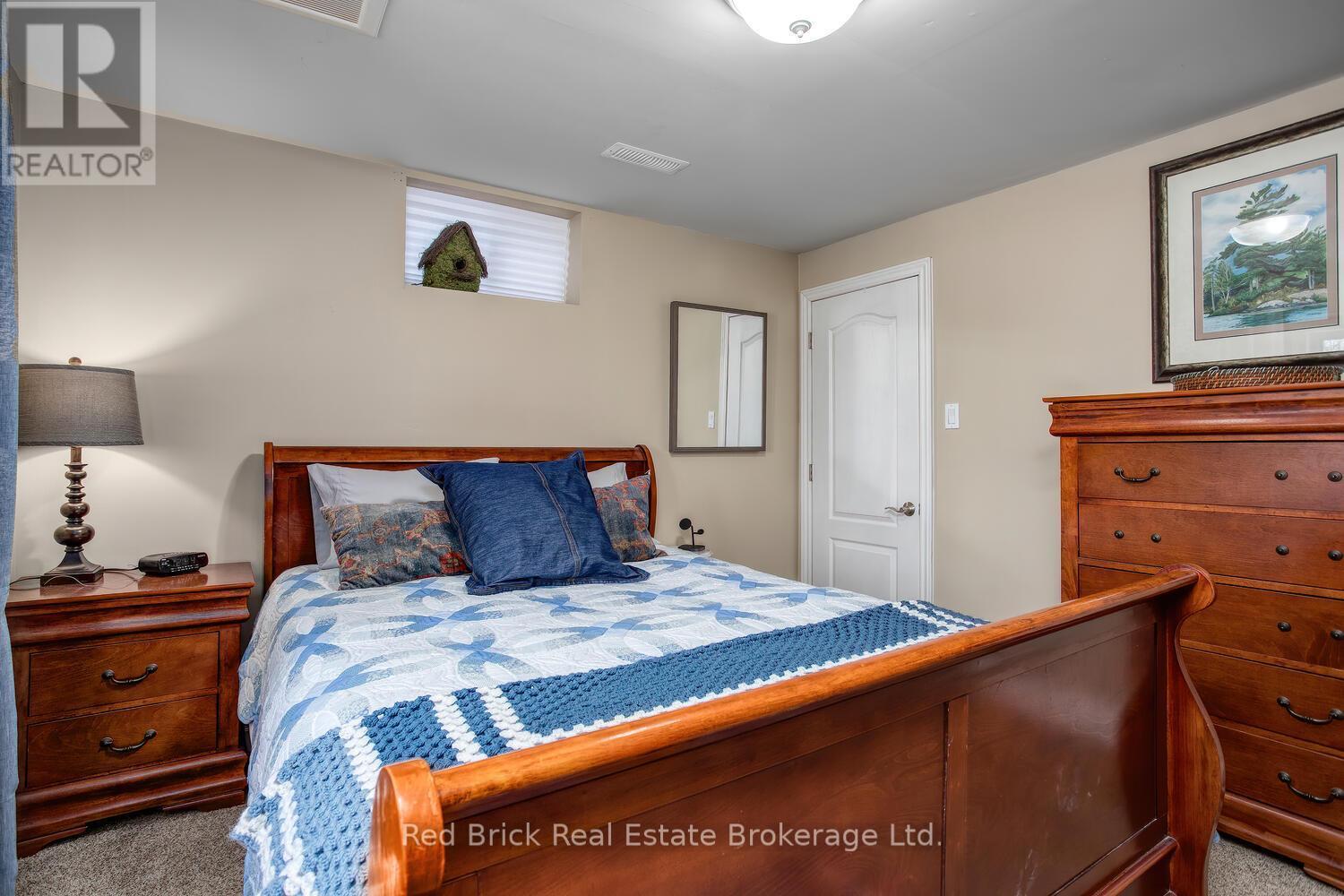 235 Wellington Street, Centre Wellington (Fergus), ON - Indoor Photo Showing Bedroom