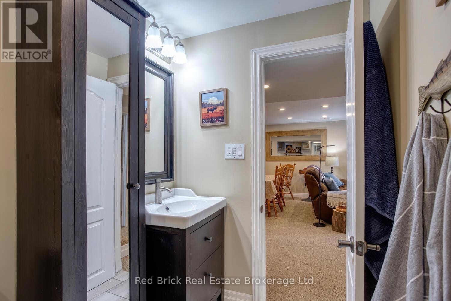 235 Wellington Street, Centre Wellington (Fergus), ON - Indoor Photo Showing Bathroom