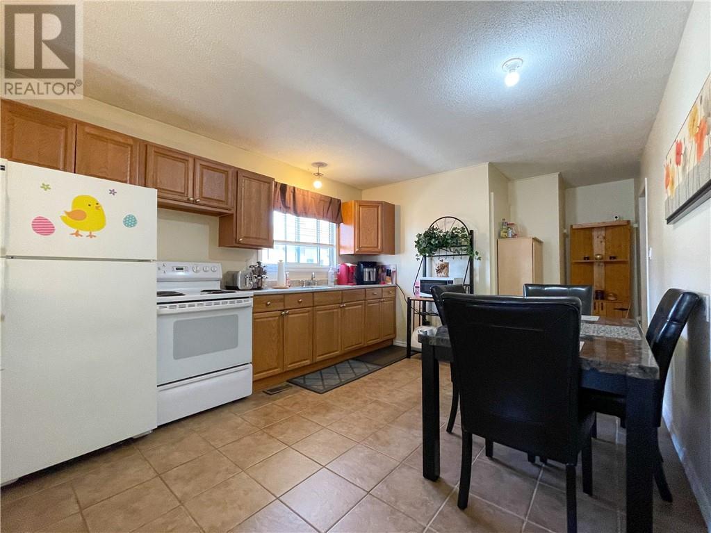 17 Clairmont Street, Sudbury, ON - Indoor Photo Showing Kitchen
