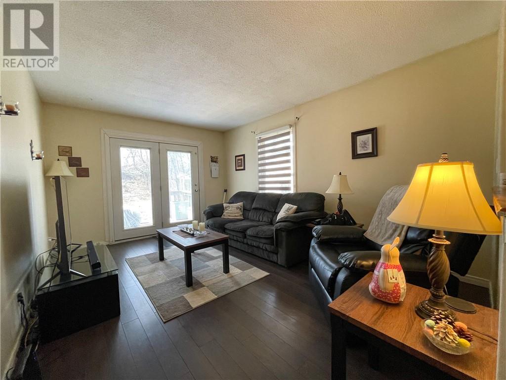 17 Clairmont Street, Sudbury, ON - Indoor Photo Showing Living Room