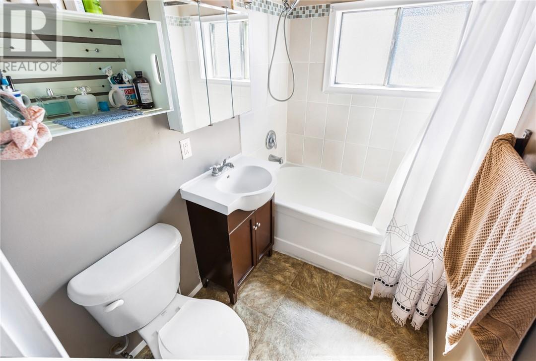 59 Kelsey Avenue, Sudbury, ON - Indoor Photo Showing Bathroom