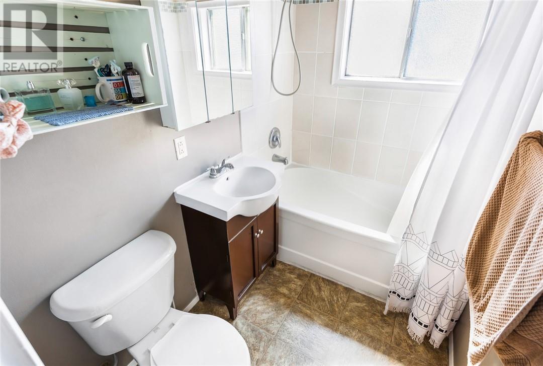 59 Kelsey Avenue, Sudbury, ON - Indoor Photo Showing Bathroom