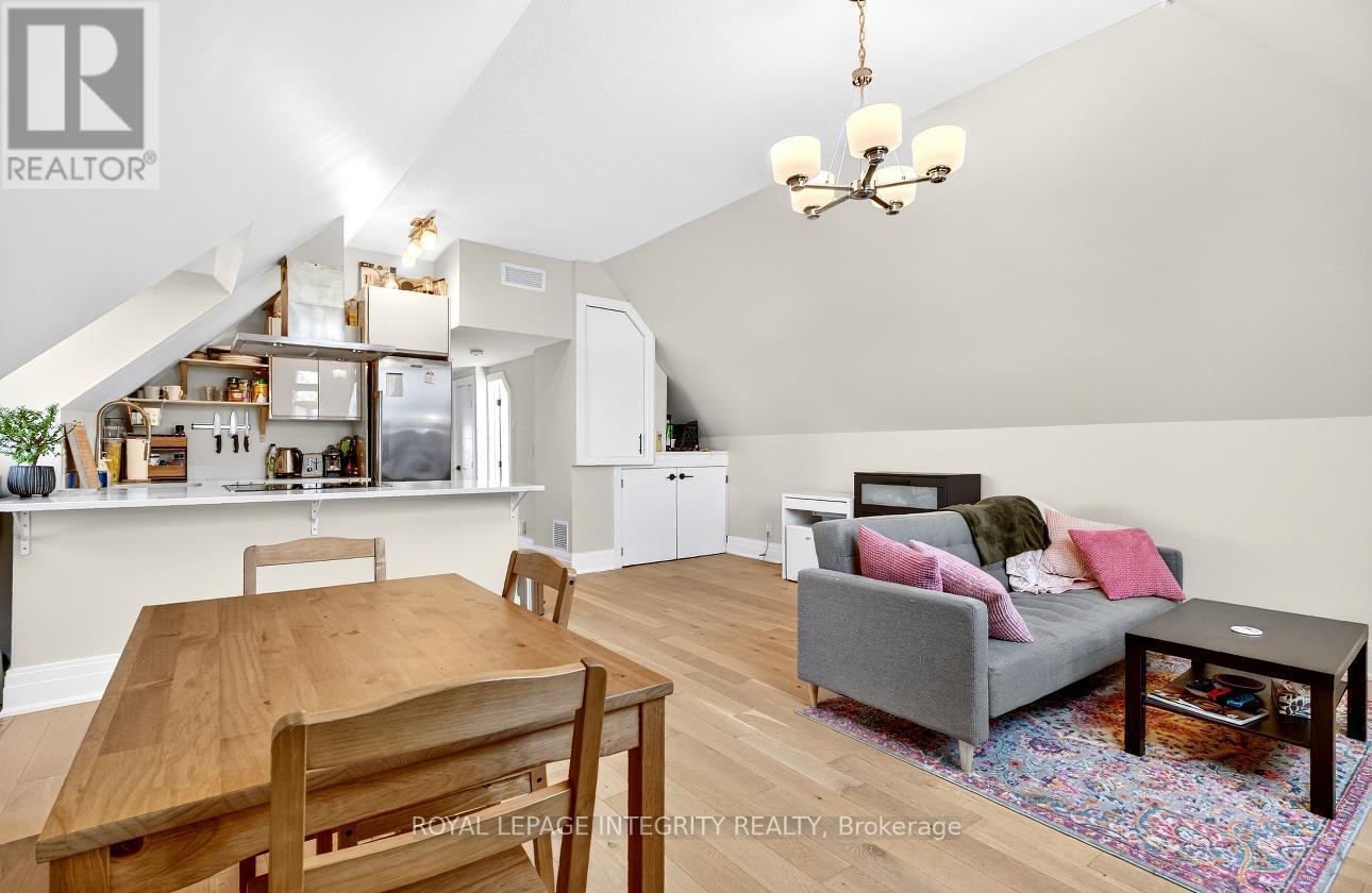 73 Renfrew Avenue, Ottawa, ON - Indoor