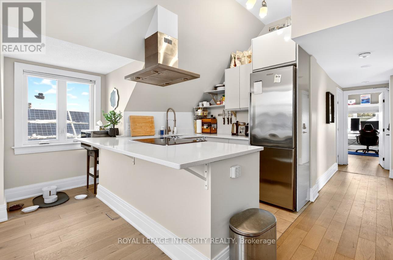 73 Renfrew Avenue, Ottawa, ON - Indoor Photo Showing Kitchen With Upgraded Kitchen