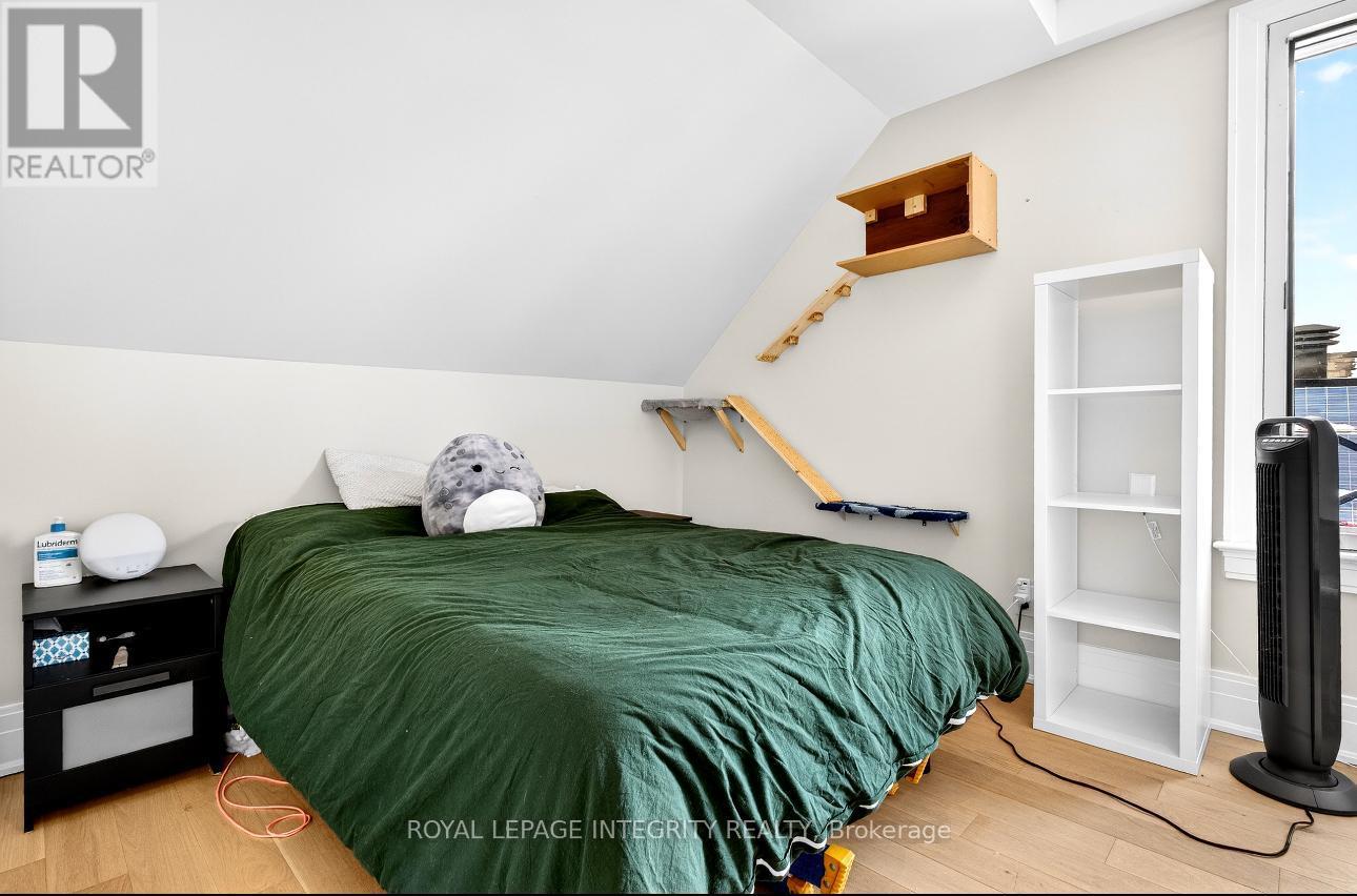 73 Renfrew Avenue, Ottawa, ON - Indoor Photo Showing Bedroom