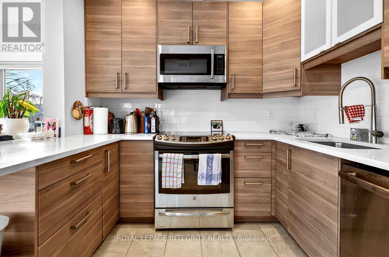 73 Renfrew Avenue, Ottawa, ON - Indoor Photo Showing Kitchen With Upgraded Kitchen
