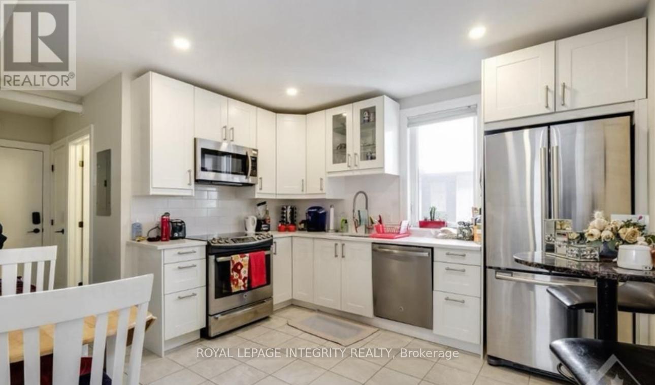 73 Renfrew Avenue, Ottawa, ON - Indoor Photo Showing Kitchen