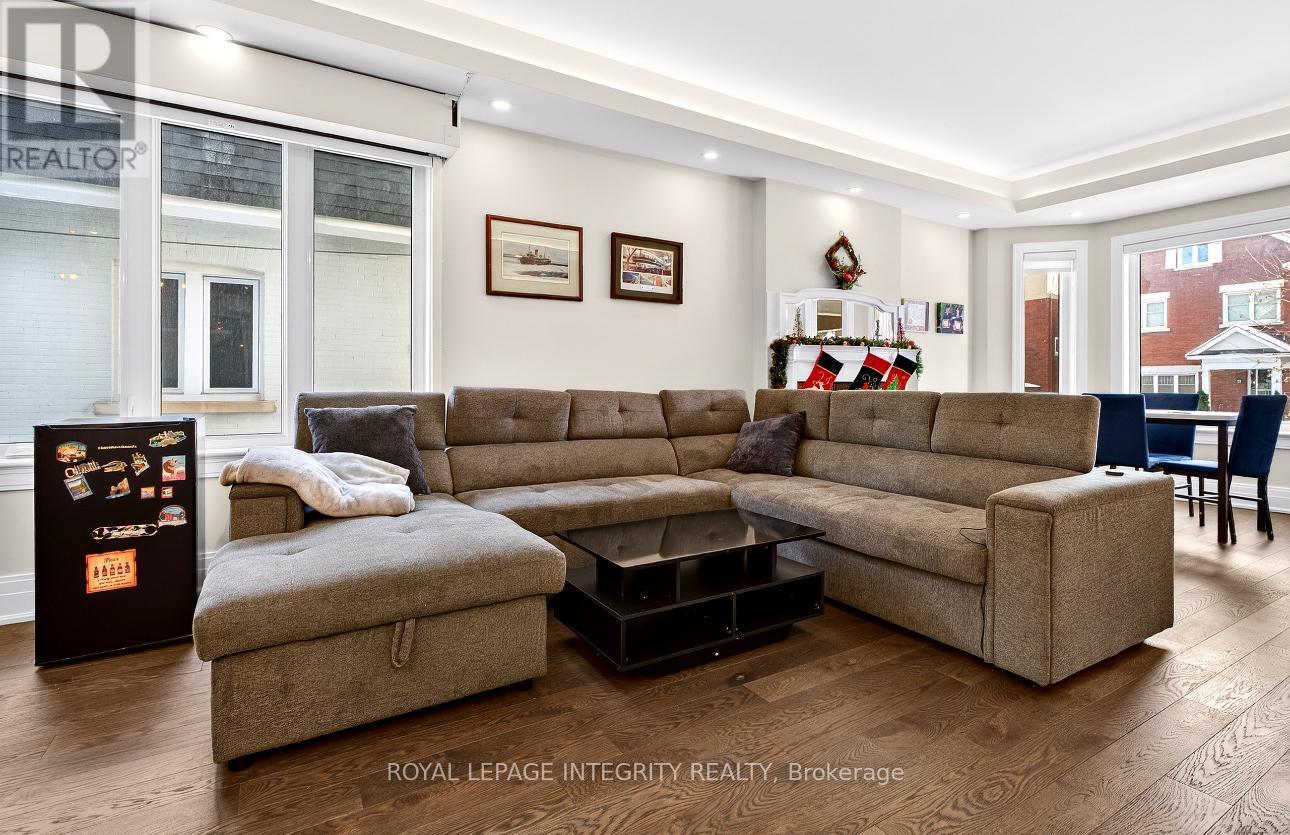 73 Renfrew Avenue, Ottawa, ON - Indoor Photo Showing Living Room