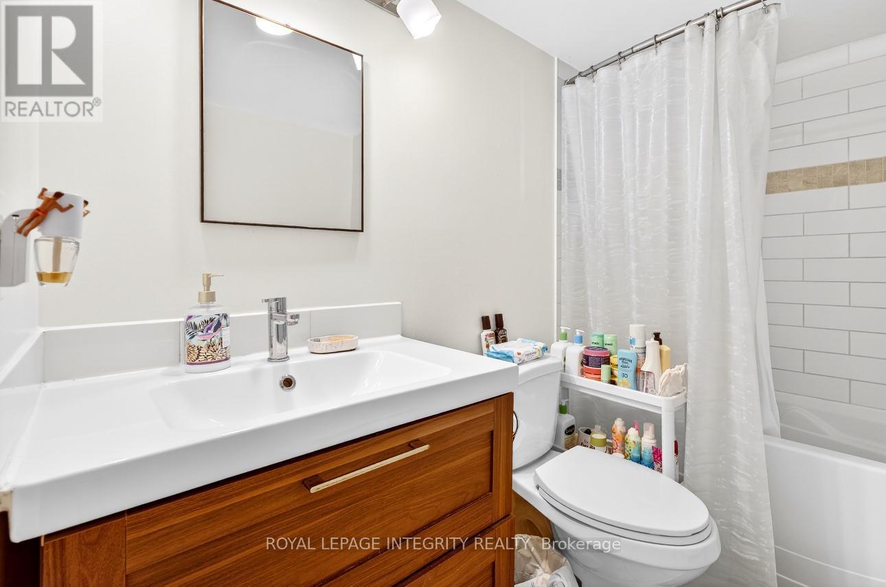 73 Renfrew Avenue, Ottawa, ON - Indoor Photo Showing Bathroom