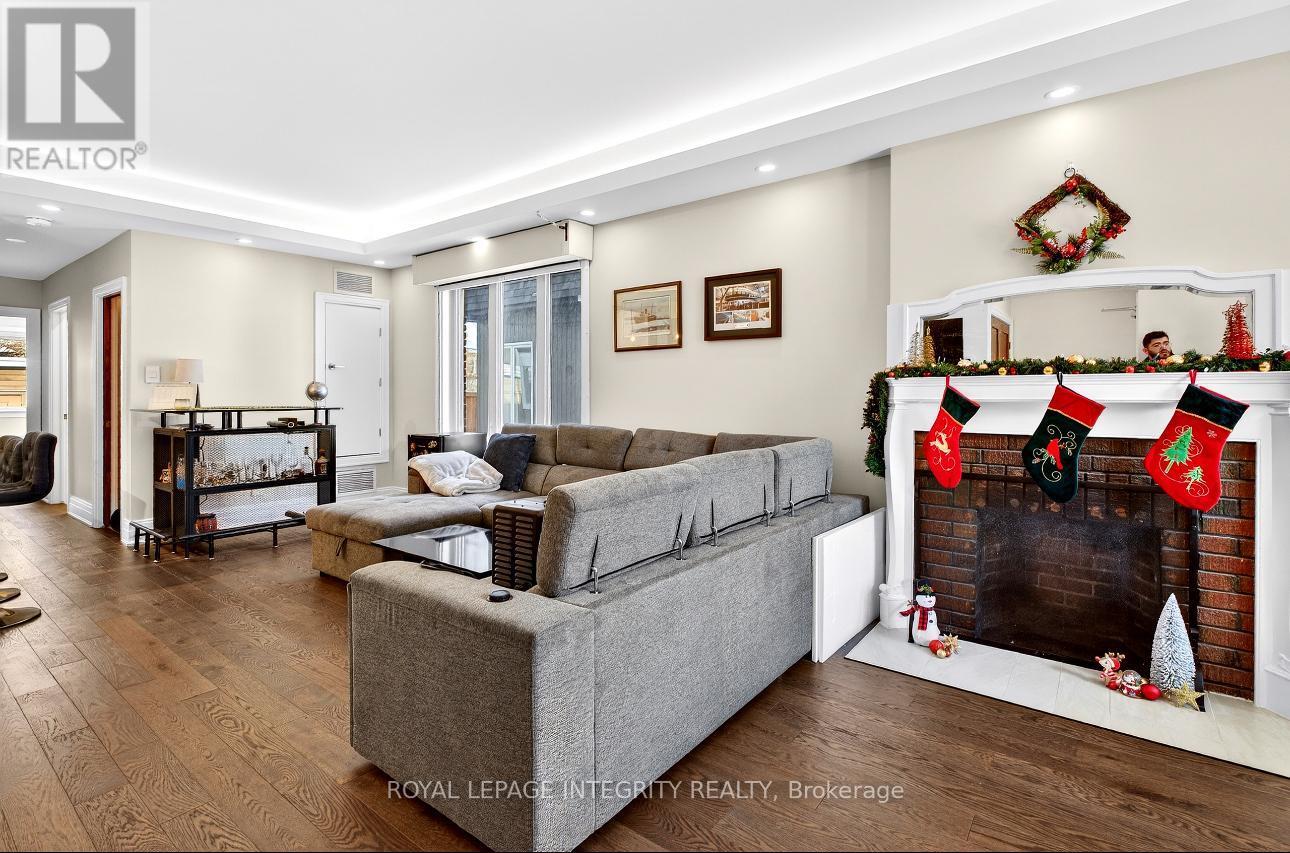 73 Renfrew Avenue, Ottawa, ON - Indoor Photo Showing Living Room